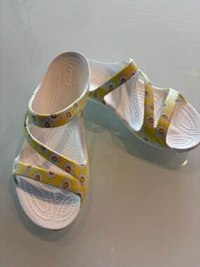 Crocs Daisy Print Sandals, 7